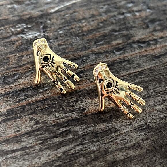 NEW Closer To The Heart Hand Earrings - Picture 1 of 16